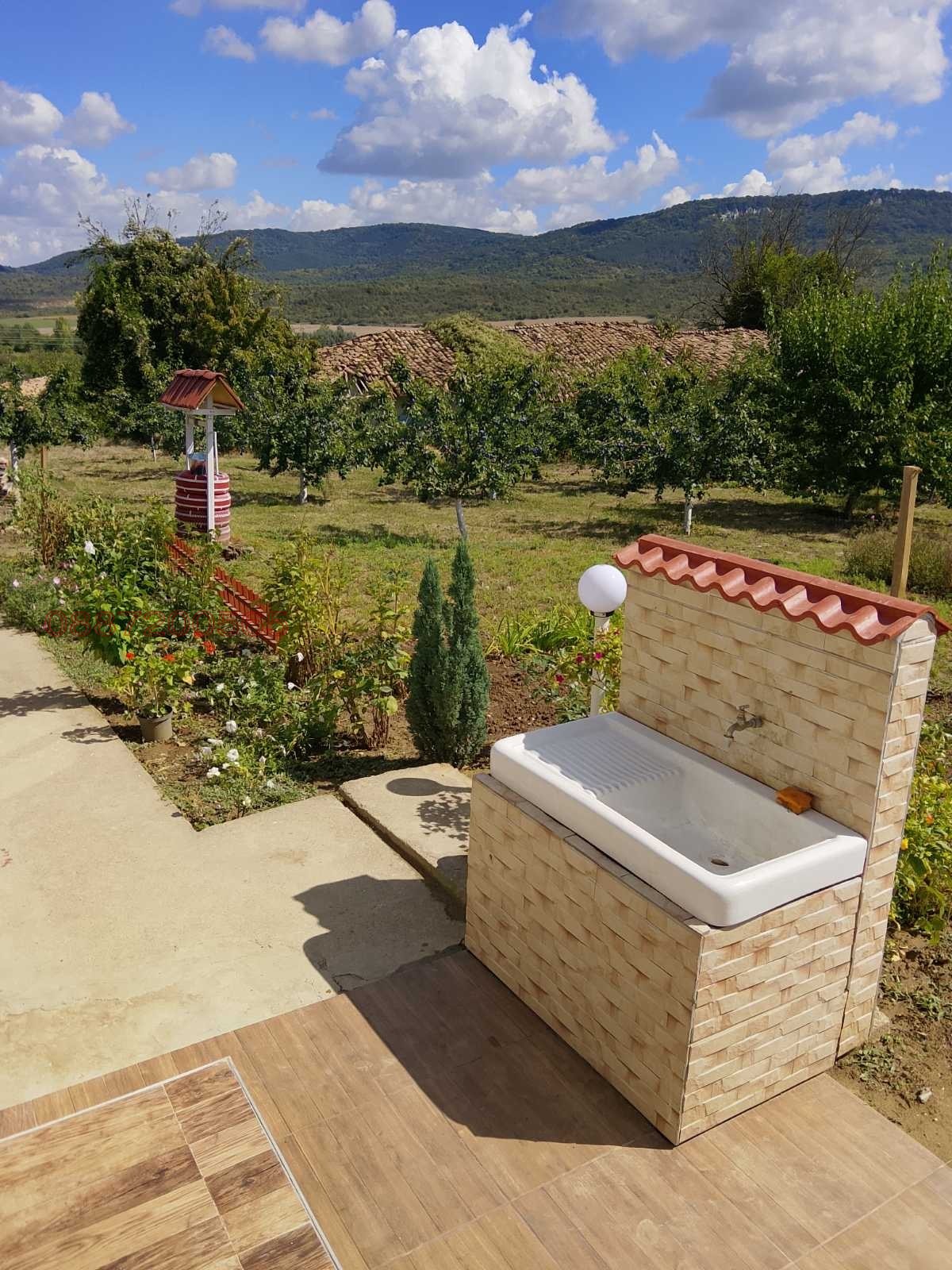 Продава КЪЩА, с. Ивански, област Шумен, снимка 2 - Къщи - 56090617