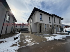 КЪЩА, 270 m2