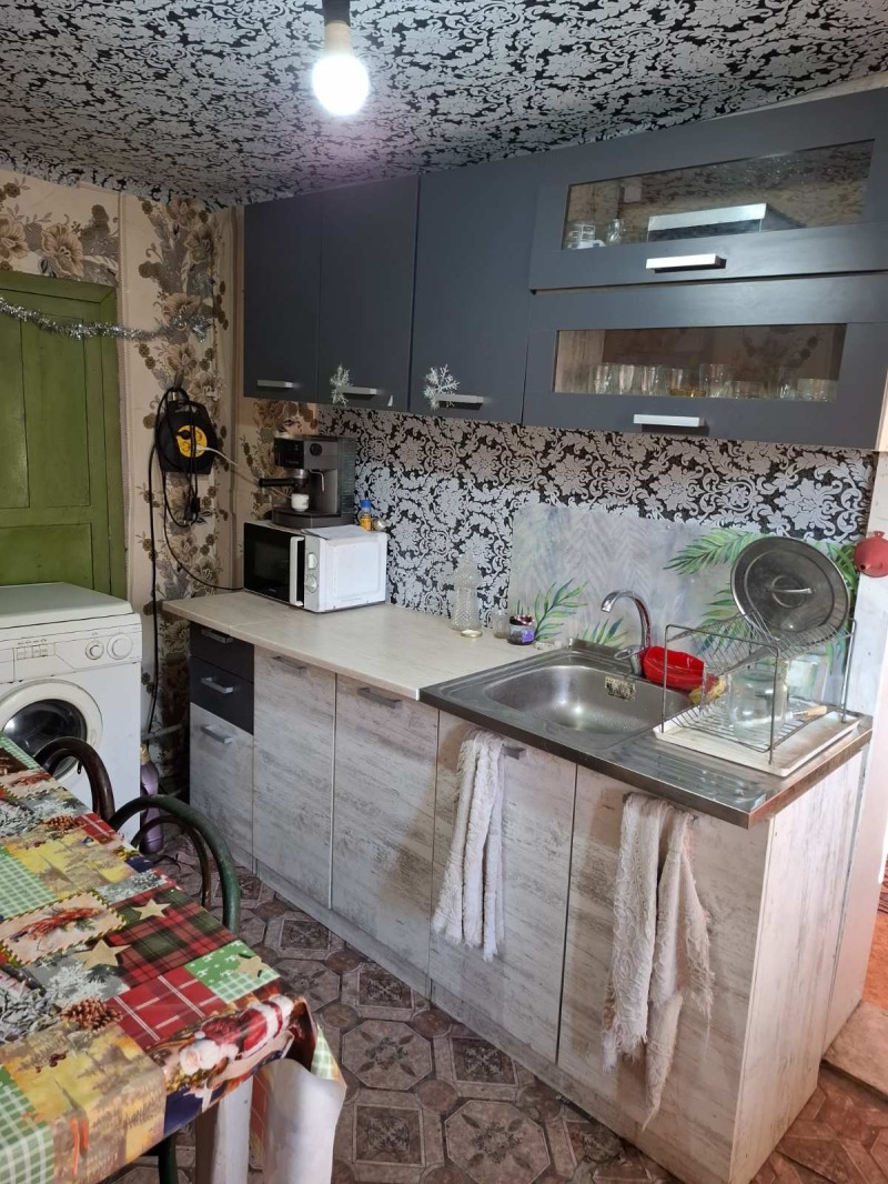 Продава КЪЩА, с. Горни Дъбник, област Плевен, снимка 3 - Къщи - 53398671