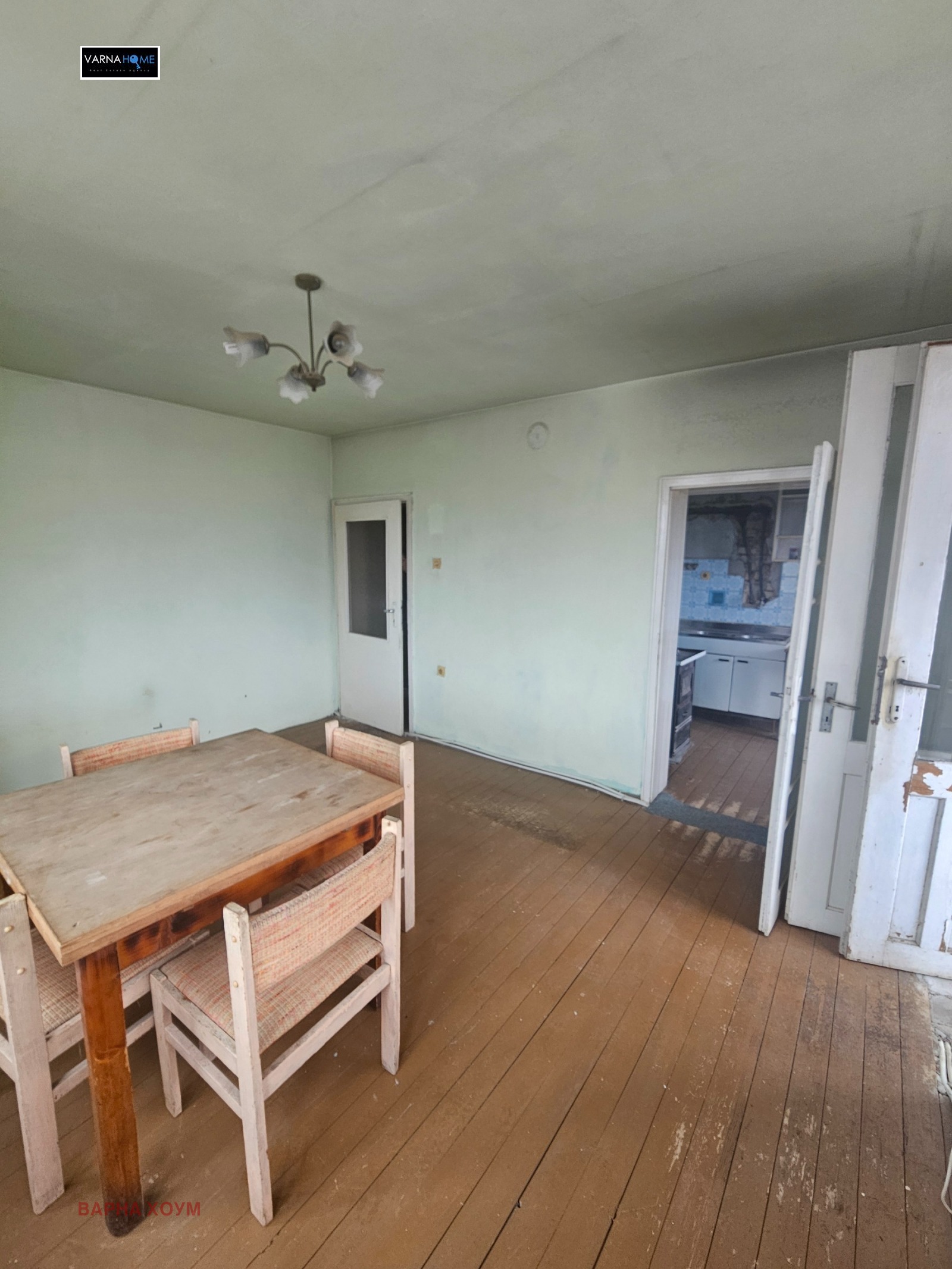 Продава ЕТАЖ ОТ КЪЩА, гр. Варна, Галата, снимка 4 - Етаж от къща - 54071350