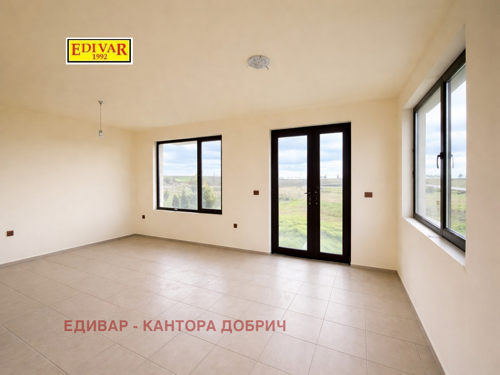 Продава КЪЩА, с. Полковник Свещарово, област Добрич, снимка 3 - Къщи - 53969524