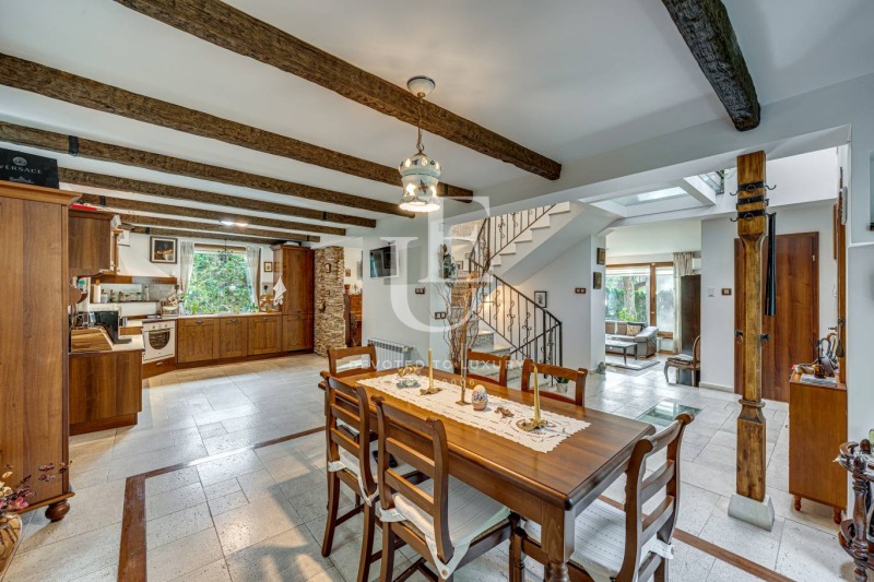 Продава КЪЩА, гр. София, м-т Камбаните, снимка 2 - Къщи - 52564199