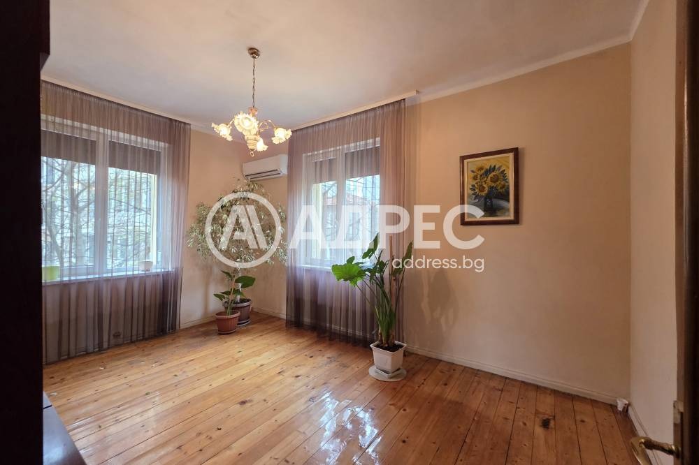 Продава КЪЩА, гр. София, Център, снимка 2 - Къщи - 54934813