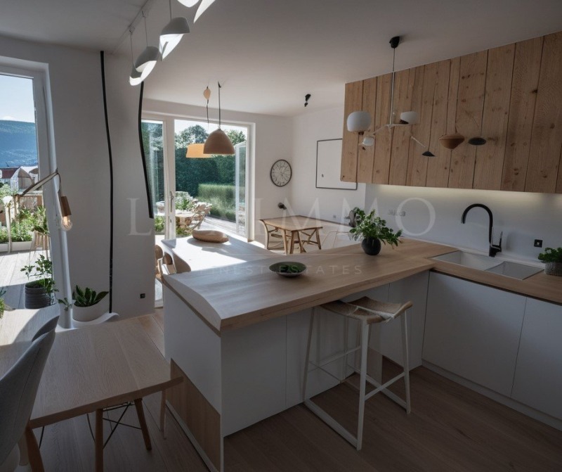Продава 4-СТАЕН в град София, Малинова долина - 161 кв.м / 298 000 € » 582 837.34 лв., ЛУКСИММО