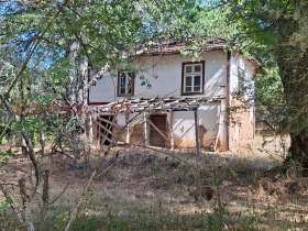 КЪЩА, 34 m2