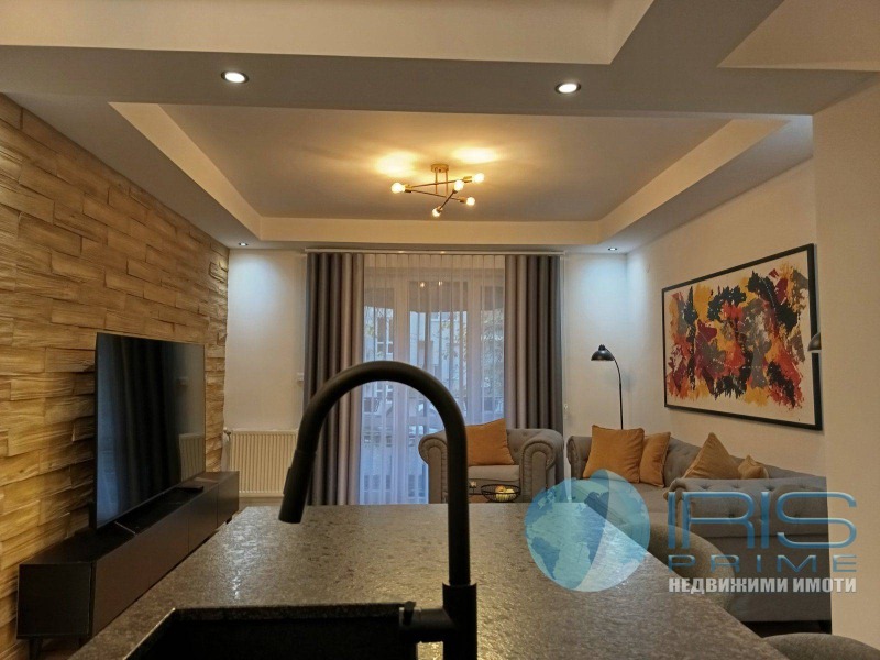 Продава МНОГОСТАЕН, гр. Шумен, Център, снимка 2 - Апартаменти - 53030480