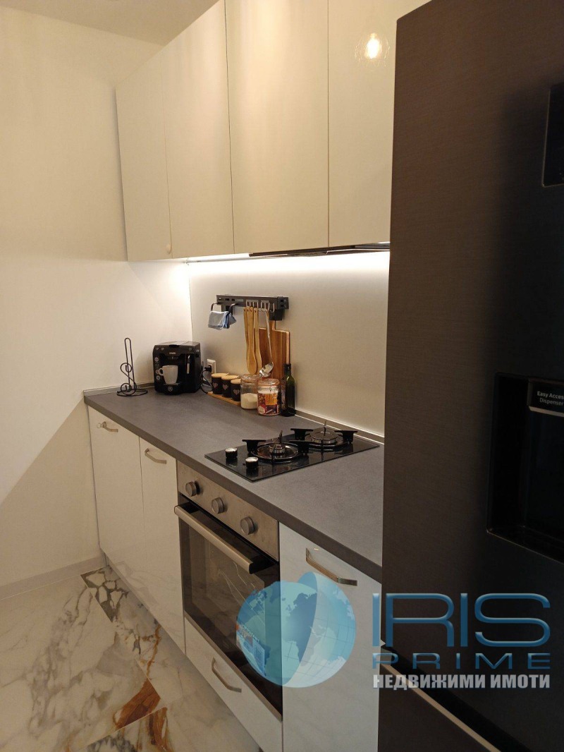 Продава МНОГОСТАЕН, гр. Шумен, Център, снимка 3 - Апартаменти - 52525421