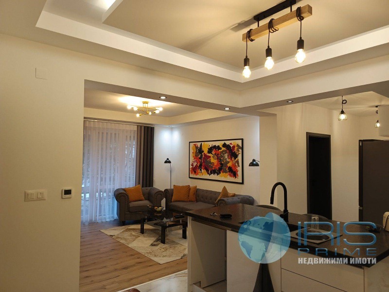 Продава МНОГОСТАЕН, гр. Шумен, Център, снимка 2 - Апартаменти - 52525421