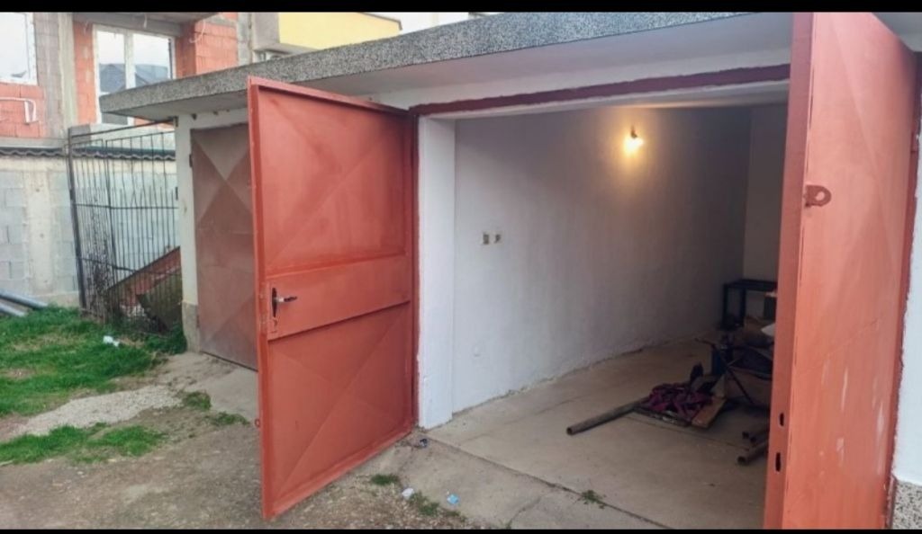 Продава ГАРАЖ, ПАРКОМЯСТО, гр. Пазарджик, Идеален център