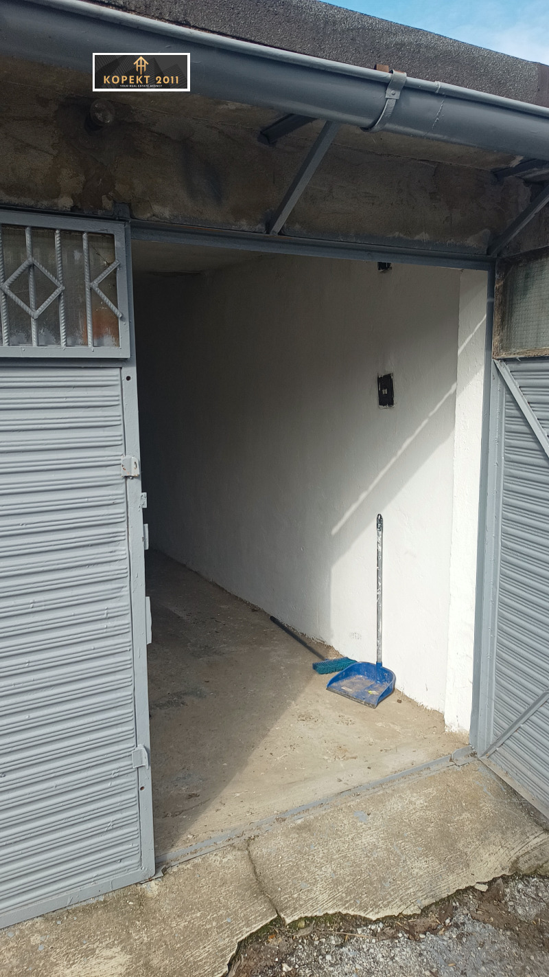 Продава ГАРАЖ, ПАРКОМЯСТО, гр. Русе, Здравец Изток