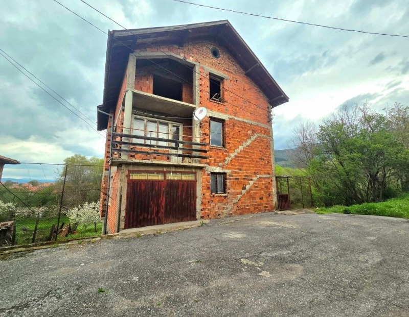 Продава КЪЩА в област Кюстендил, с. Горна Гращица - 324 кв.м / 79 000 € » 154 510.57 лв., ВИ ЕНД ДЖИ ХОУМС