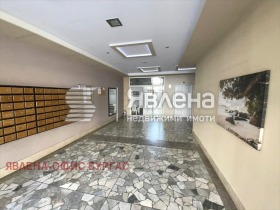 2-стаен град Бургас, Изгрев 8