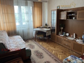 3-стаен град Добрич, Център