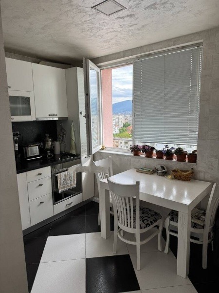 Til salg  1 soveværelse Plovdiv , Yuzhen , 68 kvm | 21147965