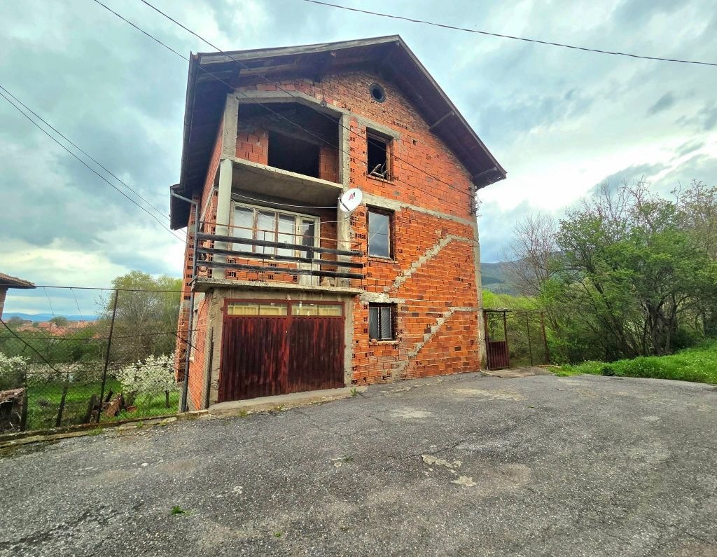 Продава КЪЩА, с. Горна Гращица, област Кюстендил