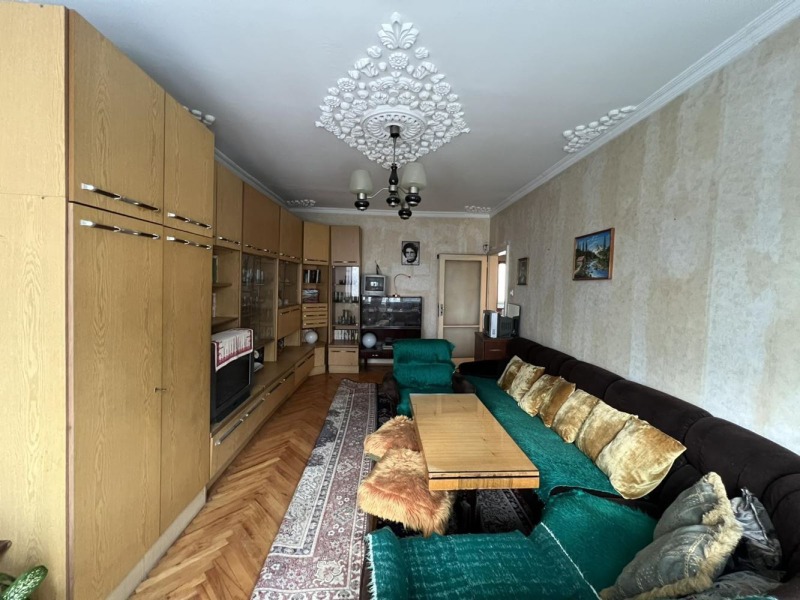 Продава  2-стаен град София , Света Троица , 61 кв.м | 57310759 - изображение [2]