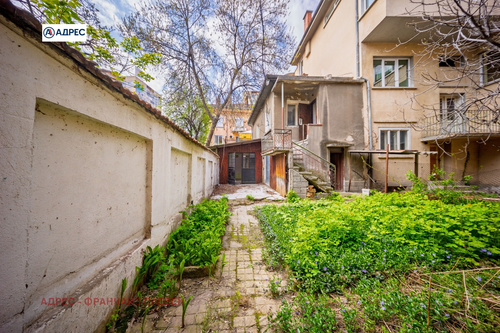 Продава КЪЩА, гр. Плевен, Идеален център