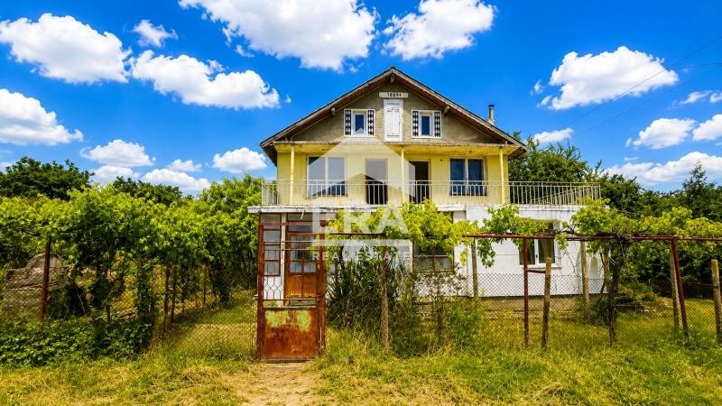Продава КЪЩА, с. Стража, област Търговище
