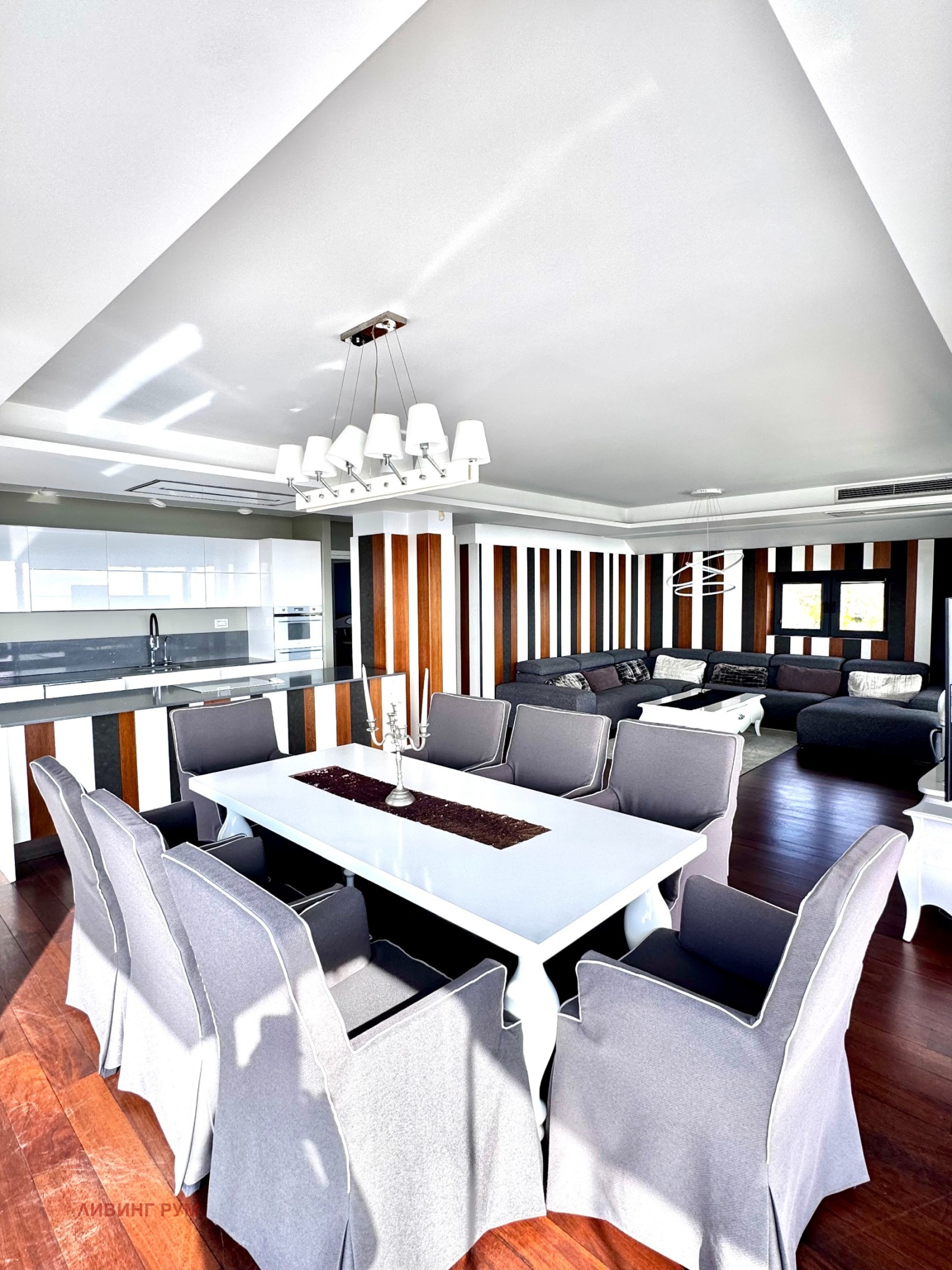 Продава 4-СТАЕН, гр. Варна, Бриз, снимка 2 - Апартаменти - 52152033