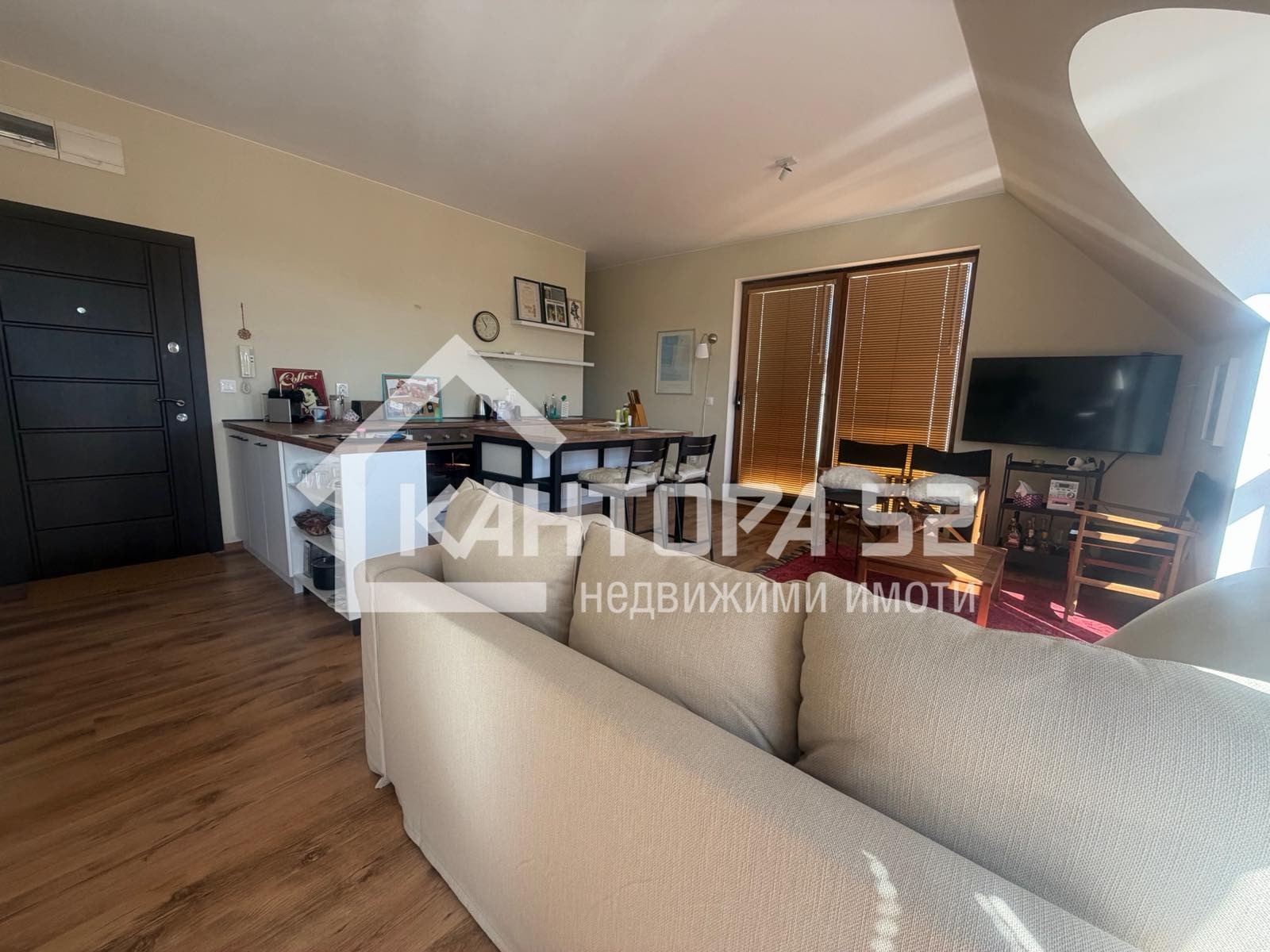 Продава 2-СТАЕН, гр. Варна, Център, снимка 2 - Апартаменти - 55988421