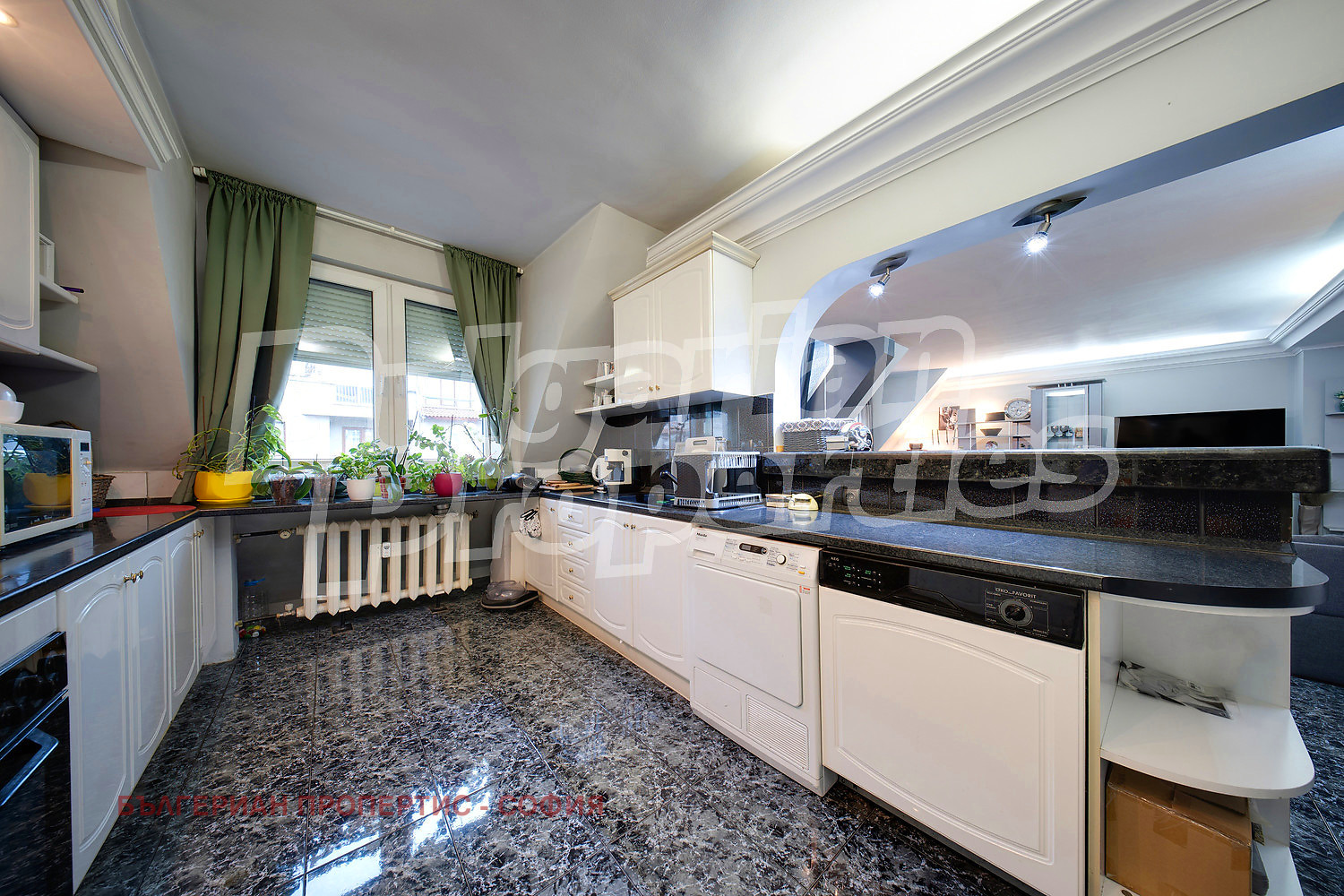 Продава МНОГОСТАЕН, гр. София, Борово, снимка 2 - Апартаменти - 53961403