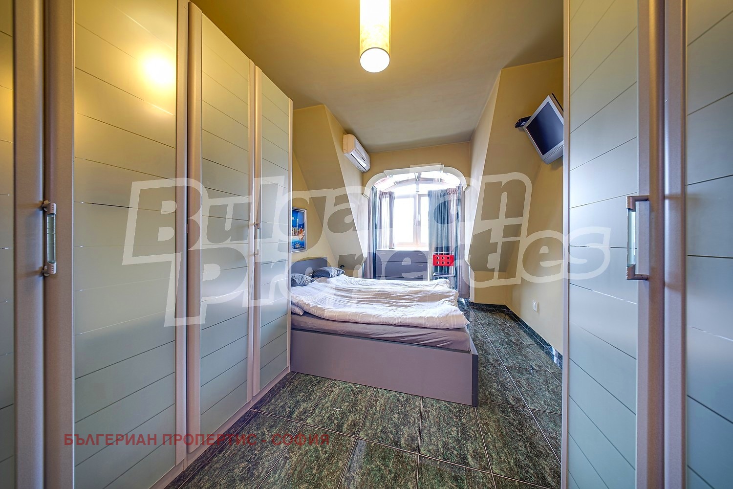 Продава МНОГОСТАЕН, гр. София, Борово, снимка 3 - Апартаменти - 53961403