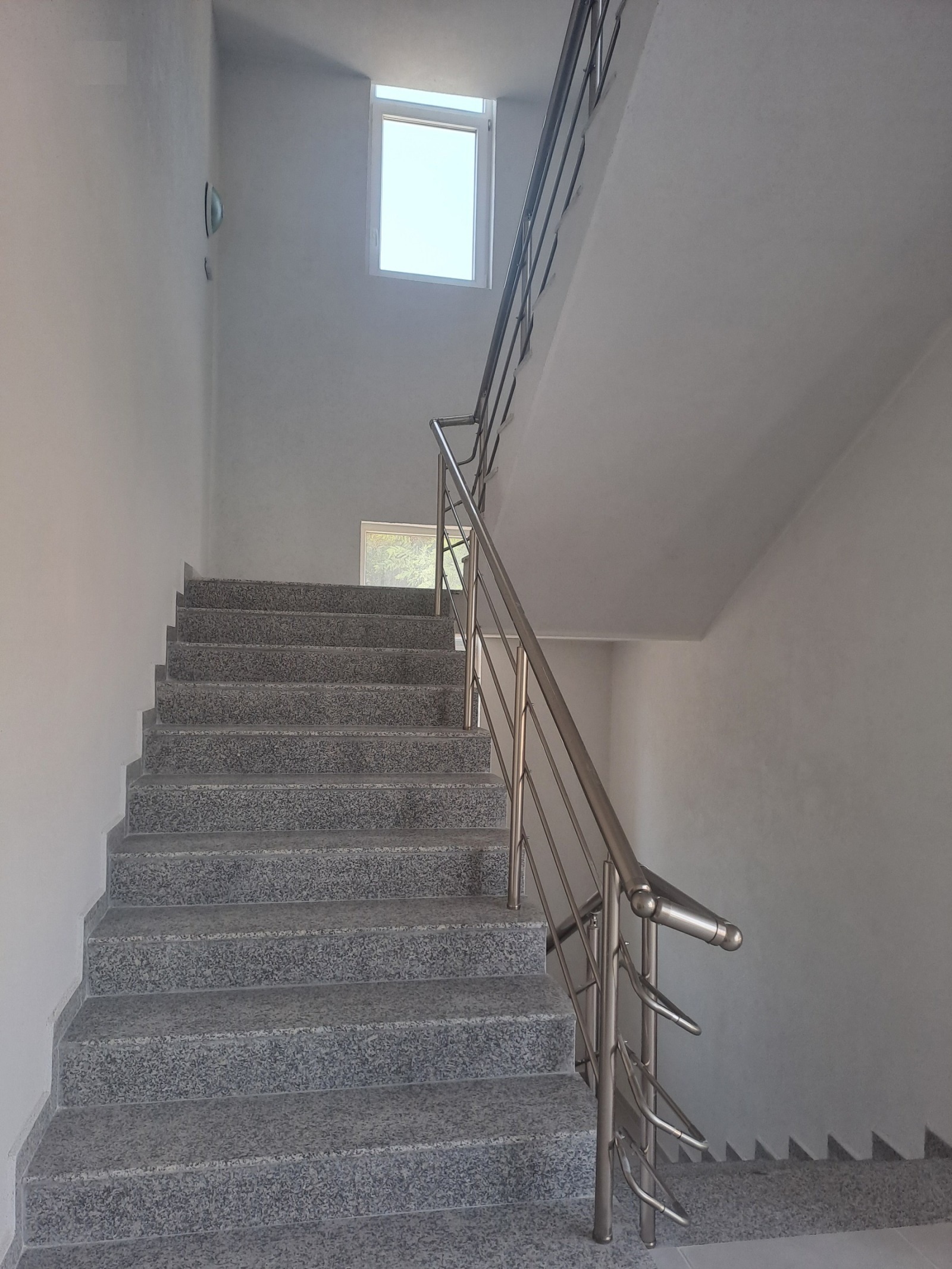 Продава ОФИС, гр. Варна, Западна промишлена зона, снимка 2 - Офиси - 53946974