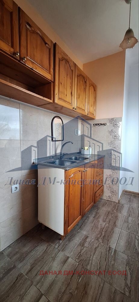 Продава 2-СТАЕН, гр. Шумен, Пазара, снимка 4 - Апартаменти - 52563000