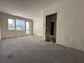 1 chambre Hristo Smirnenski, Plovdiv 1