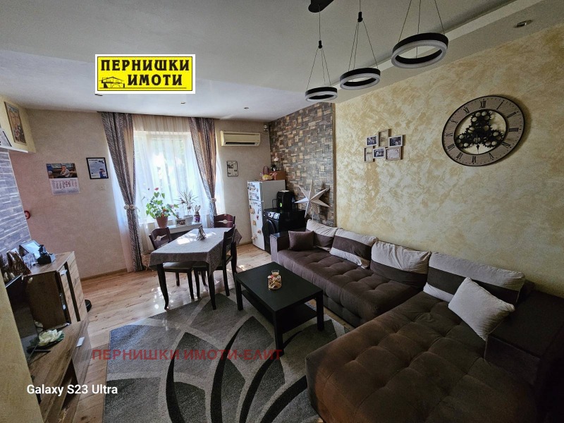 À vendre  1 chambre Pernik , Tvardi livadi , 64 m² | 98078014