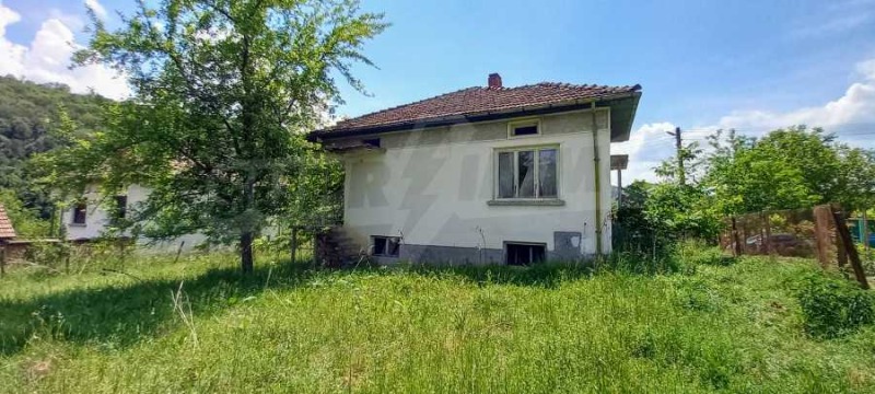 Продава КЪЩА в област Ловеч, гр. Априлци - 82 кв.м / 33 000 € » 64 542.39 лв., СУПРИММО ОФИСИ В СТРАНАТА