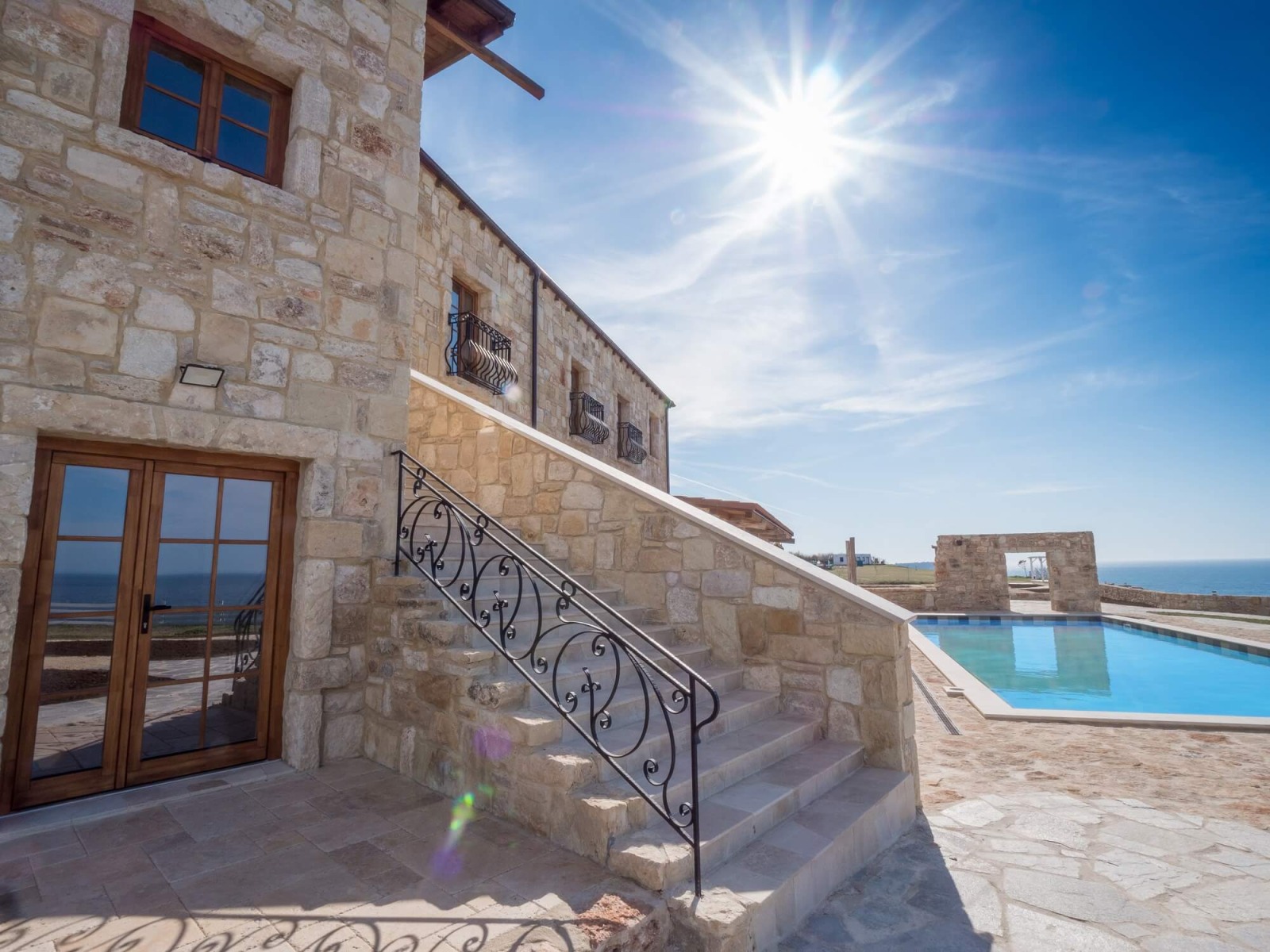 Продава ХОТЕЛ, с. Българево, област Добрич, снимка 2 - Хотели - 44744884