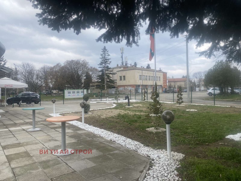 Продава ТЪРГОВСКИ КОМПЛЕКС в област Стара Загора, с. Овощник - 950 кв.м / 230 777 € » 451 360.58 лв., ВИ ТИ АЙ СТРОЙ