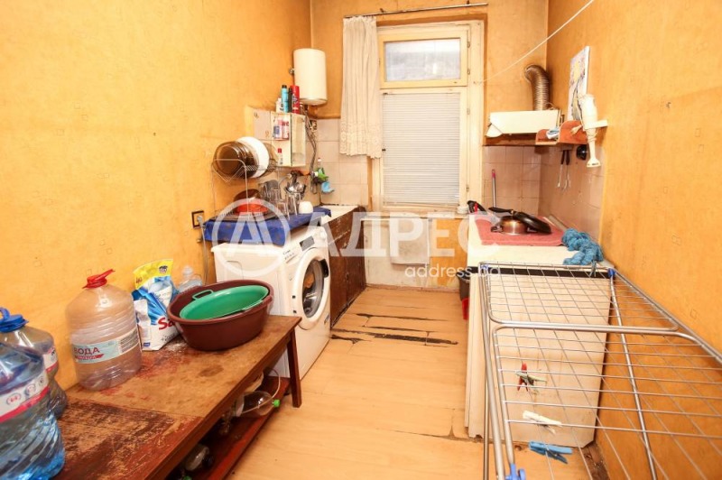 Продава ЕТАЖ ОТ КЪЩА, гр. София, Център, снимка 8 - Етаж от къща - 52564531