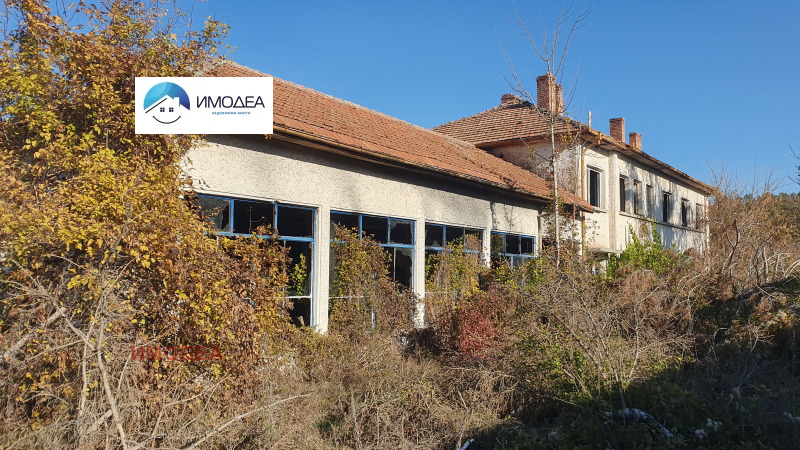 Продава ПРОМ. ПОМЕЩЕНИЕ в област Велико Търново, гр. Лясковец - 4640 кв.м / 105 000 € » 205 362.15 лв., ИМОДЕА