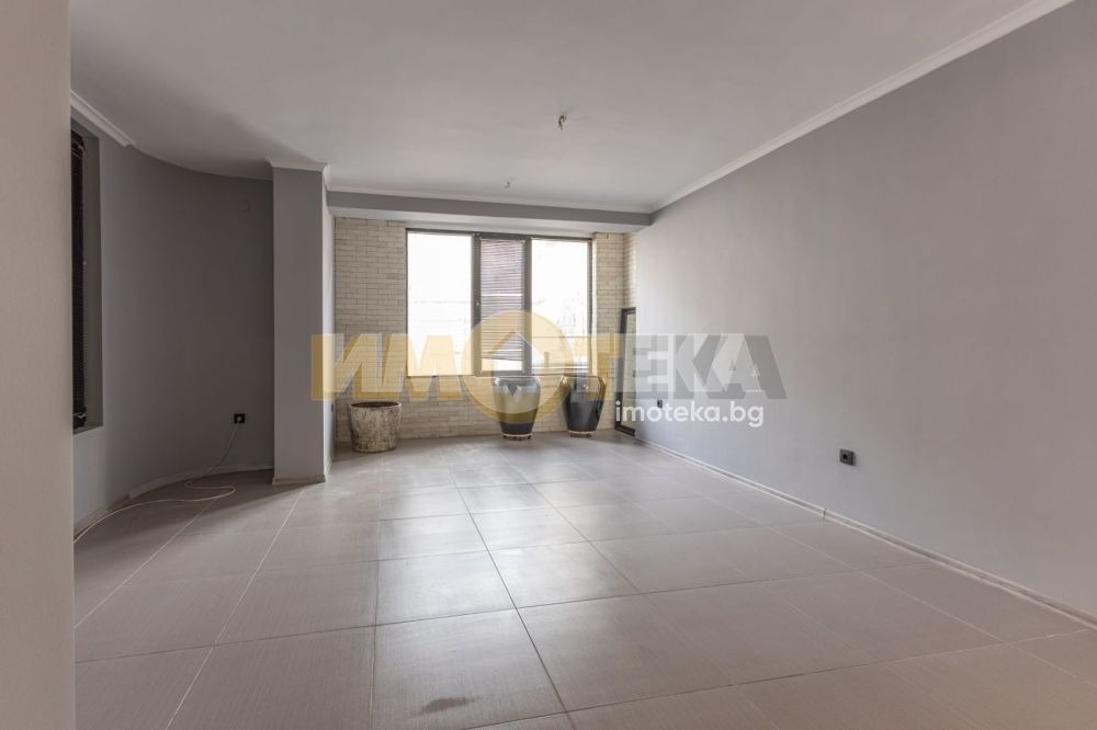 Продава МАГАЗИН, гр. Варна, Център, снимка 3 - Магазини - 54532416