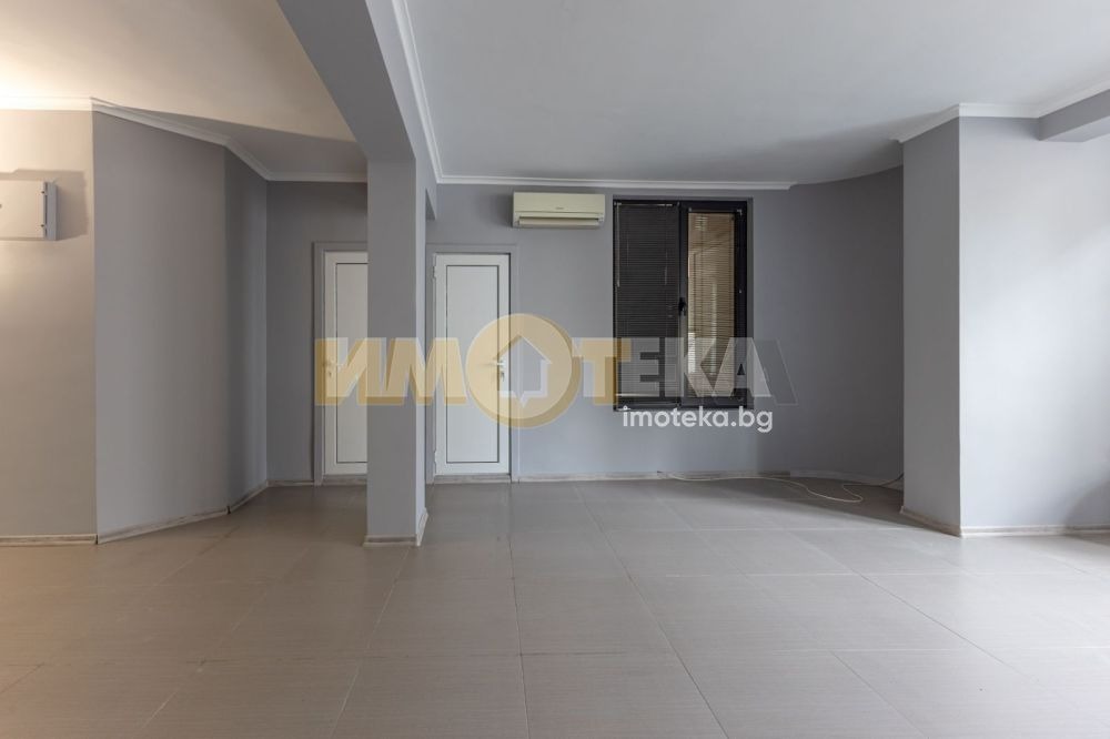 Продава МАГАЗИН, гр. Варна, Център, снимка 2 - Магазини - 54532416