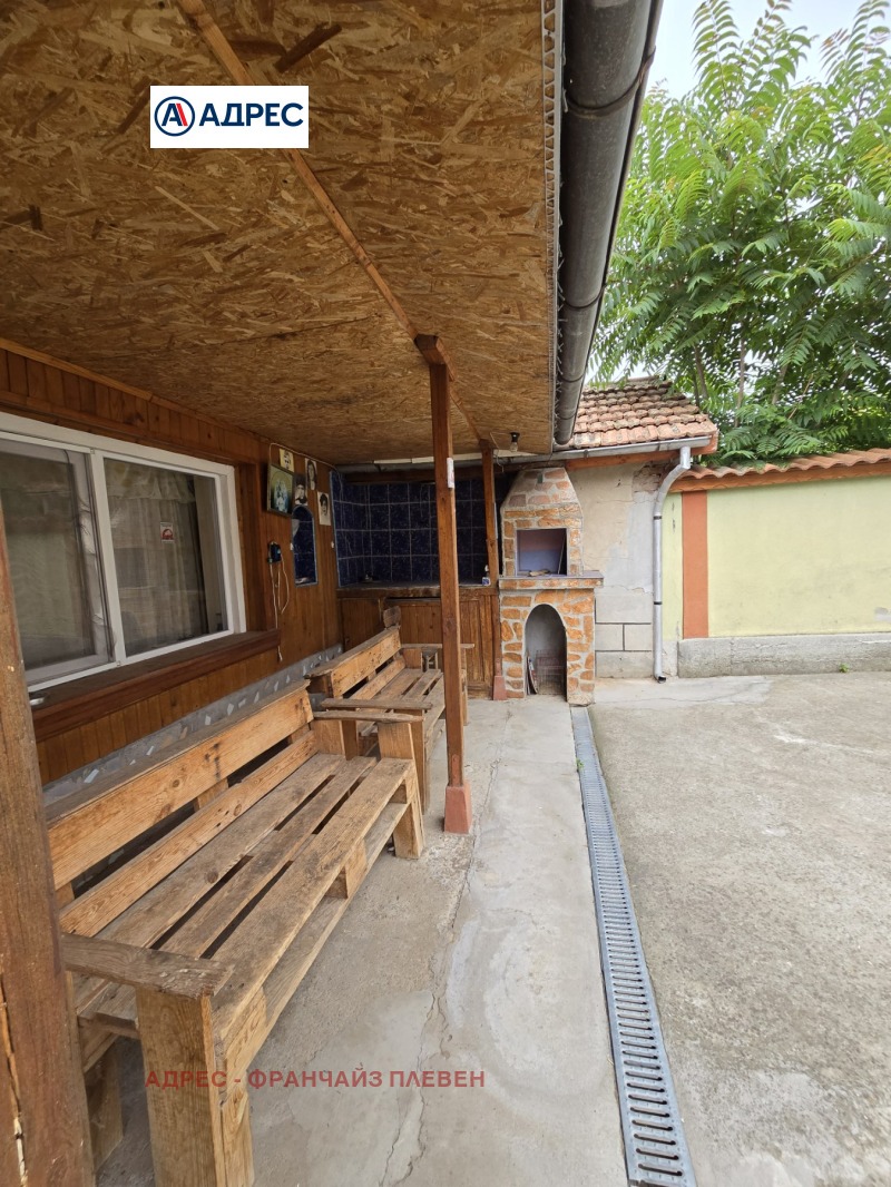 Продава КЪЩА в област Плевен, с. Садовец - 110 кв.м / 53 000 € » 103 658.99 лв., АДРЕС - ФРАНЧАЙЗ ПЛЕВЕН