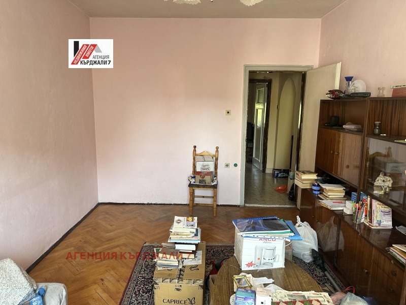 Продава  3-стаен, град Кърджали, Център • 90 000 € • ID 52700466 — holmes.bg - [1] 