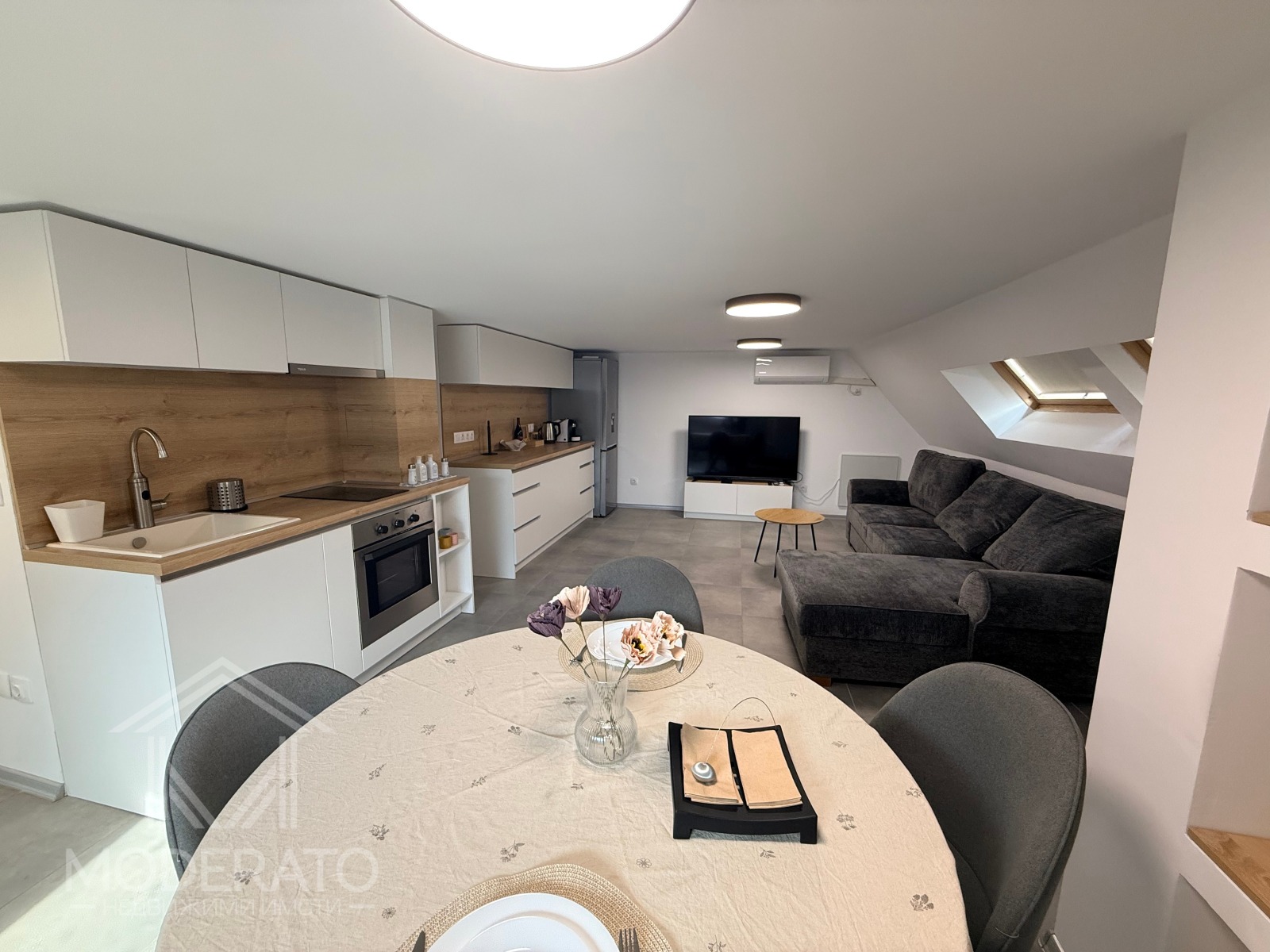 Продава 2-СТАЕН, гр. Бургас, Възраждане, снимка 2 - Апартаменти - 54050901