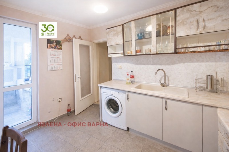 Продава 4-СТАЕН в град Варна, Колхозен пазар - 80 кв.м / 179 900 € » 351 853.82 лв., ЯВЛЕНА - ОФИС ВАРНА