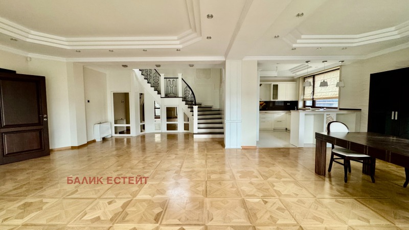 Продава  Къща град Добрич , Център , 345 кв.м | 69520413