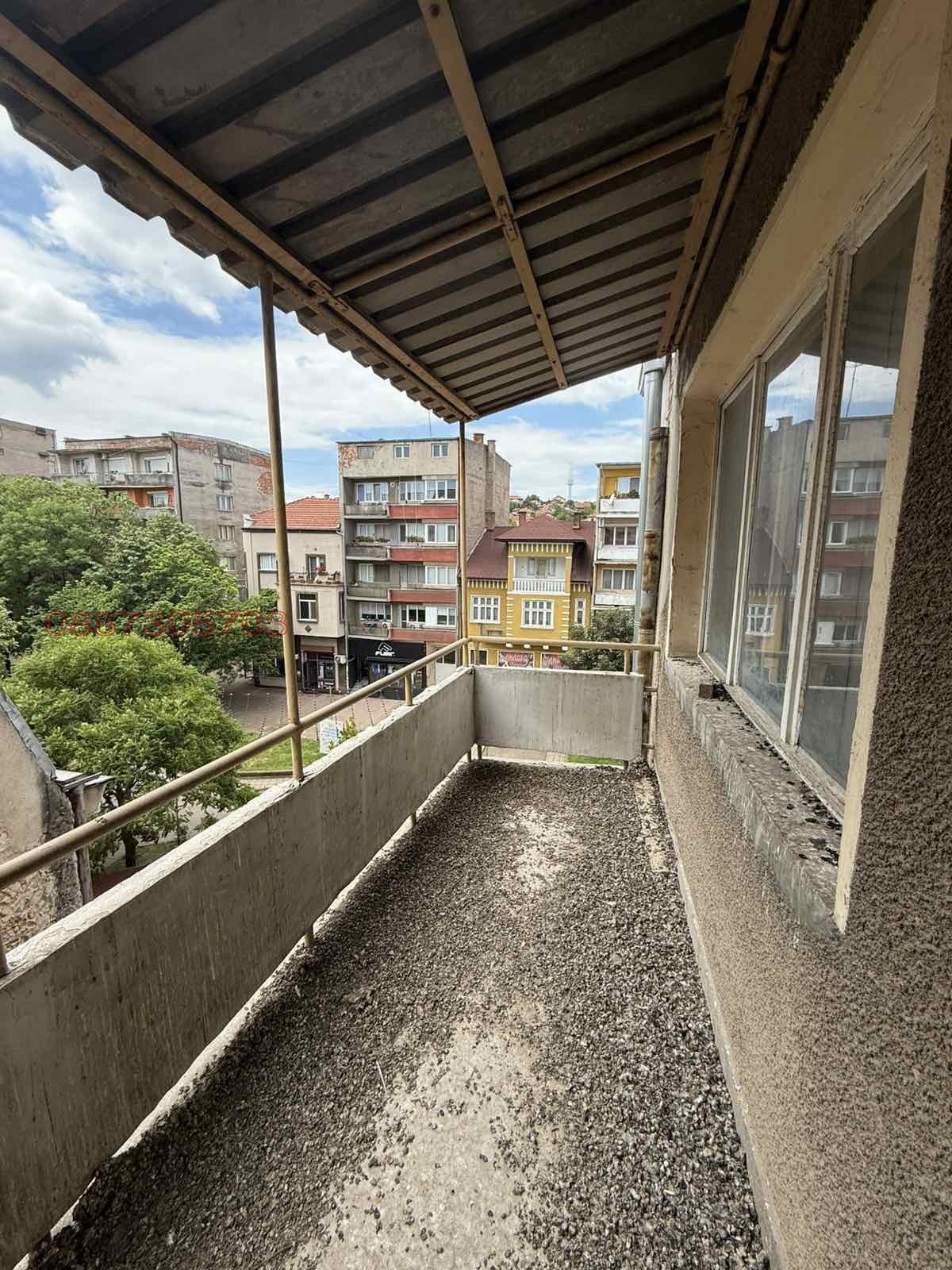 Продава 3-СТАЕН, гр. Лом, област Монтана, снимка 12 - Апартаменти - 54857229