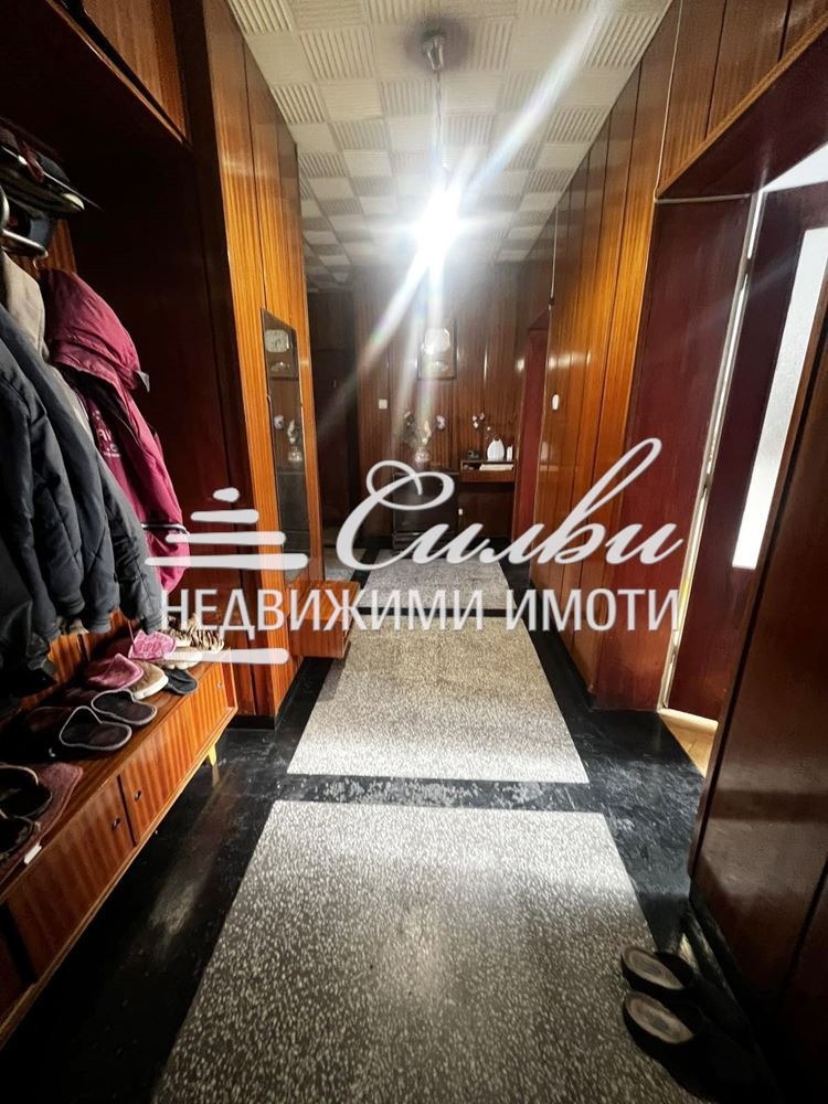 Продава ЕТАЖ ОТ КЪЩА, гр. Шумен, Куршун чешма, снимка 12 - Етаж от къща - 52602478