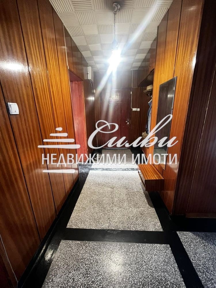 Продава ЕТАЖ ОТ КЪЩА, гр. Шумен, Куршун чешма, снимка 11 - Етаж от къща - 52602478