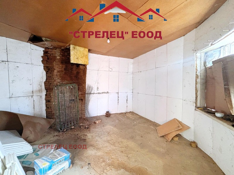 Продава КЪЩА, гр. Добрич, Център, снимка 2 - Къщи - 52687668