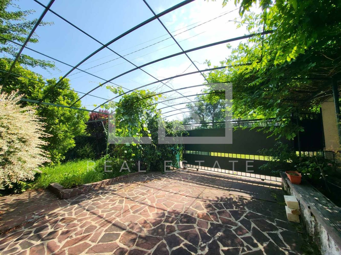 Продава КЪЩА, гр. София, с. Лозен, снимка 2 - Къщи - 55119362