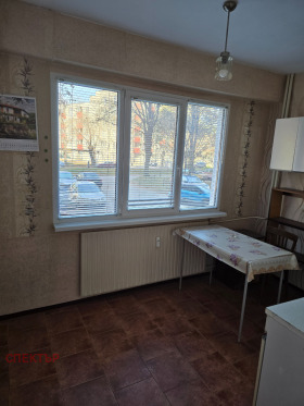 1 quarto Iztok, Pernik 1