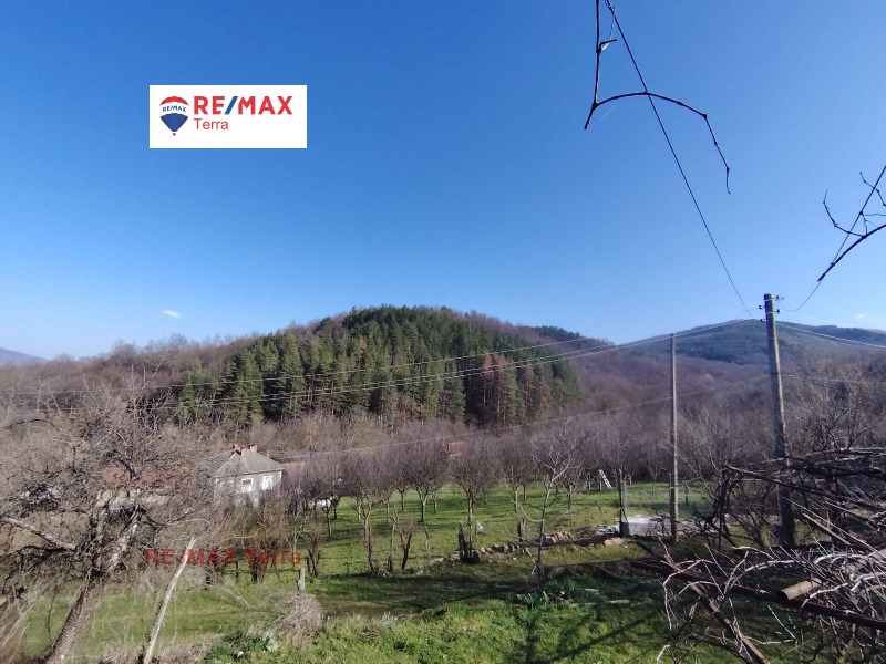 Продава КЪЩА в област Ловеч, с. Голяма Желязна - 110 кв.м / 30 000 € » 58 674.90 лв., RE/MAX Terra