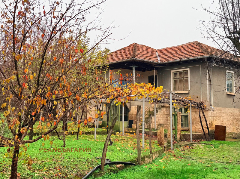 Продава КЪЩА, с. Екзарх Йосиф, област Русе